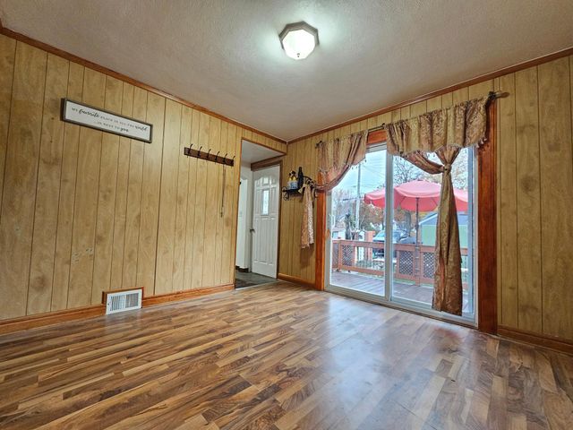 1836 Bush Avenue E, Saint Paul, MN 55119