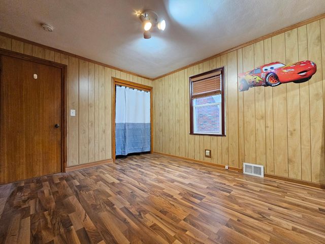 1836 Bush Avenue E, Saint Paul, MN 55119