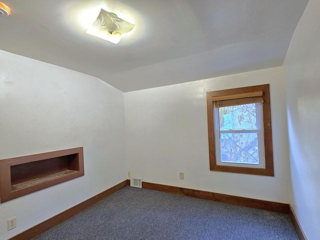 1836 Bush Avenue E, Saint Paul, MN 55119