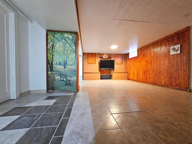 1836 Bush Avenue E, Saint Paul, MN 55119