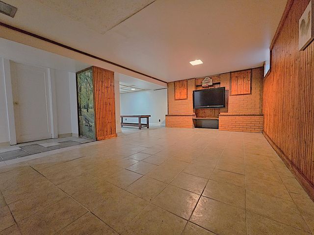 1836 Bush Avenue E, Saint Paul, MN 55119