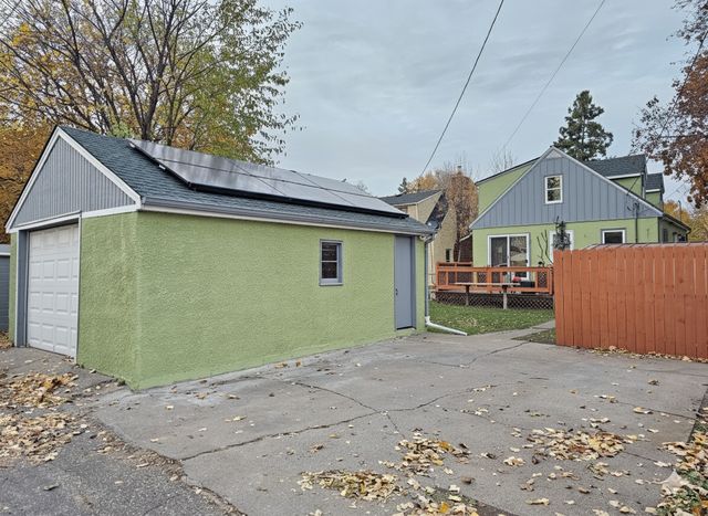 1836 Bush Avenue E, Saint Paul, MN 55119