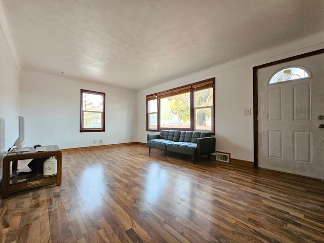 1836 Bush Avenue E, Saint Paul, MN 55119