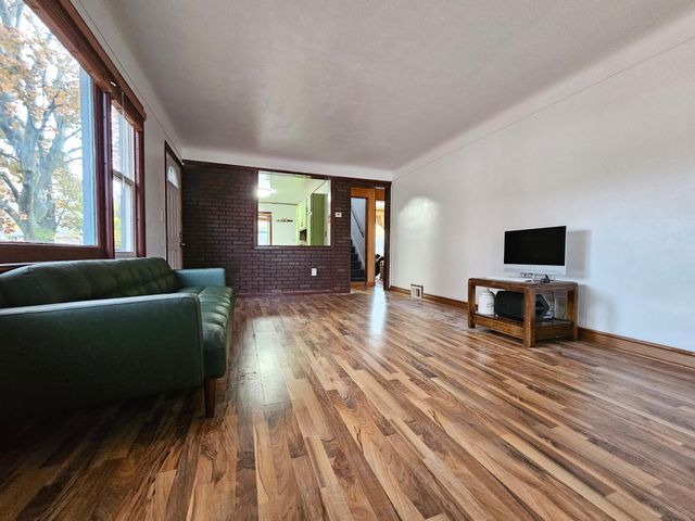 1836 Bush Avenue E, Saint Paul, MN 55119