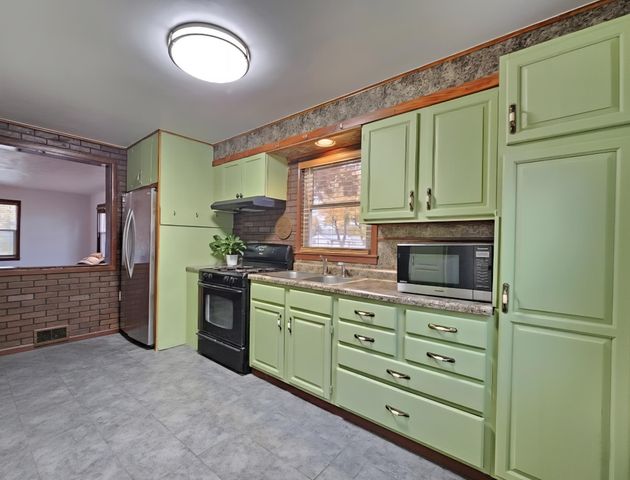 1836 Bush Avenue E, Saint Paul, MN 55119