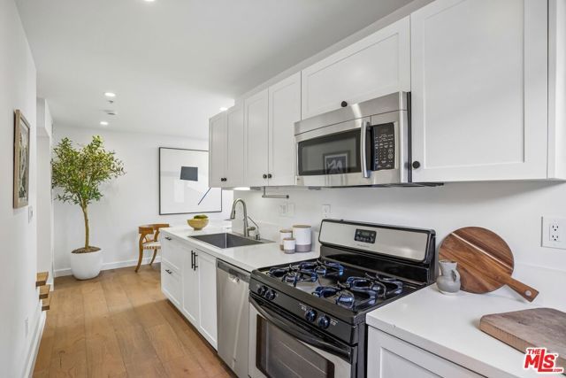 5806 Waring Avenue 7, Los Angeles, CA 90038