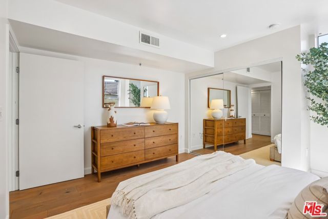 5806 Waring Avenue 7, Los Angeles, CA 90038