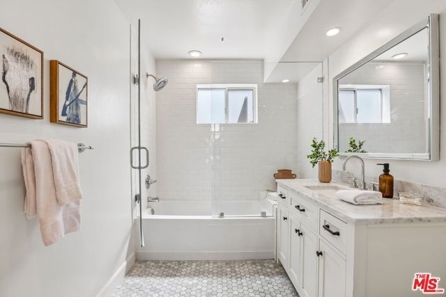 5806 Waring Avenue 7, Los Angeles, CA 90038