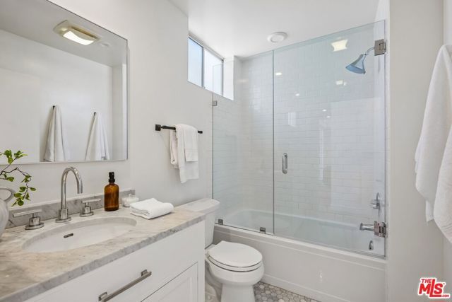 5806 Waring Avenue 7, Los Angeles, CA 90038