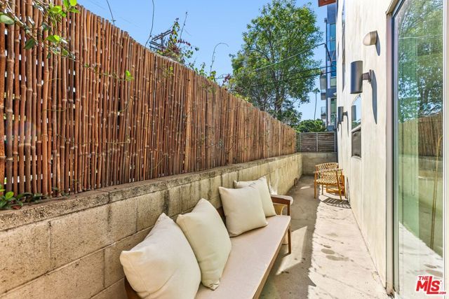 5806 Waring Avenue 7, Los Angeles, CA 90038