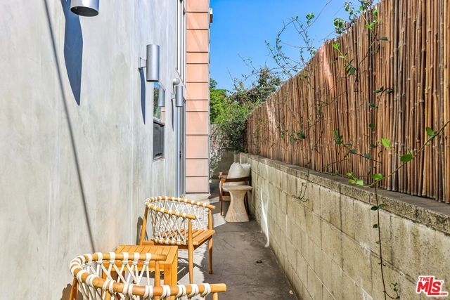 5806 Waring Avenue 7, Los Angeles, CA 90038