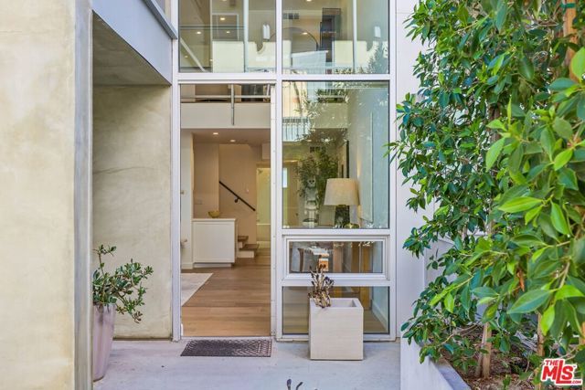 5806 Waring Avenue 7, Los Angeles, CA 90038