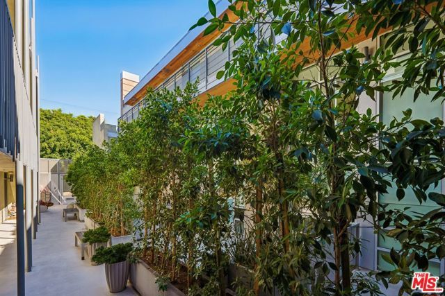 5806 Waring Avenue 7, Los Angeles, CA 90038