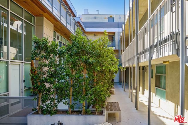 5806 Waring Avenue 7, Los Angeles, CA 90038