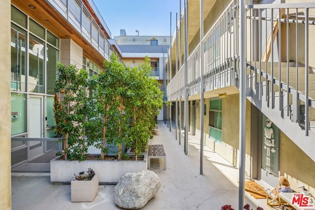 5806 Waring Avenue 7, Los Angeles, CA 90038
