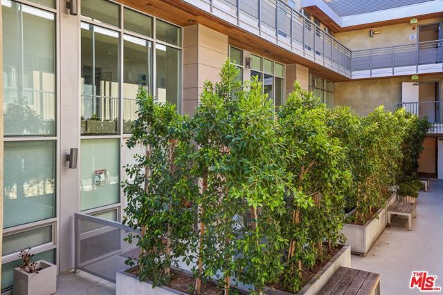 5806 Waring Avenue 7, Los Angeles, CA 90038