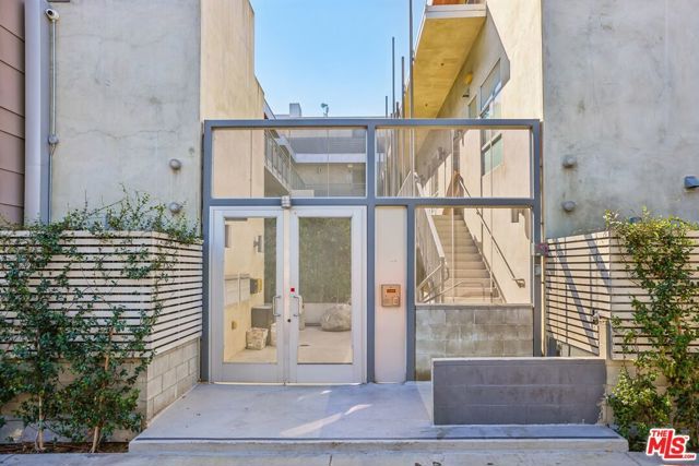 5806 Waring Avenue 7, Los Angeles, CA 90038