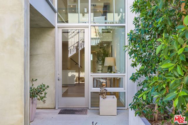 5806 Waring Avenue 7, Los Angeles, CA 90038