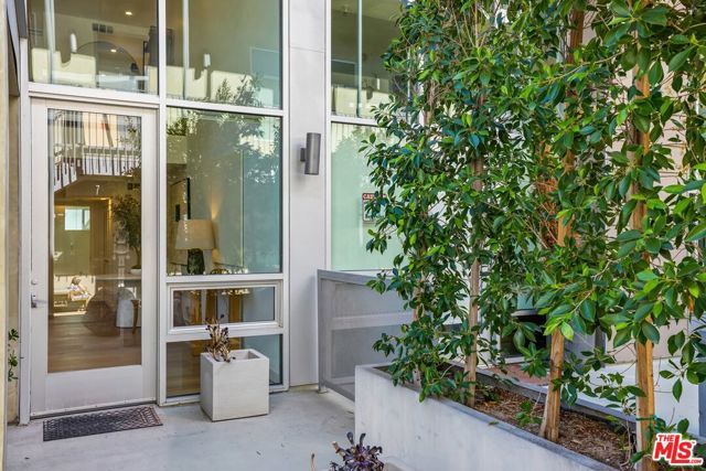 5806 Waring Avenue 7, Los Angeles, CA 90038