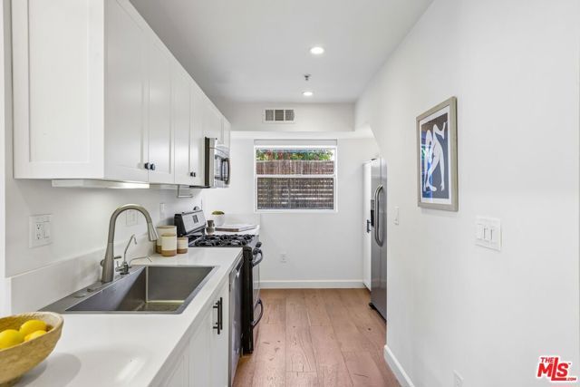 5806 Waring Avenue 7, Los Angeles, CA 90038