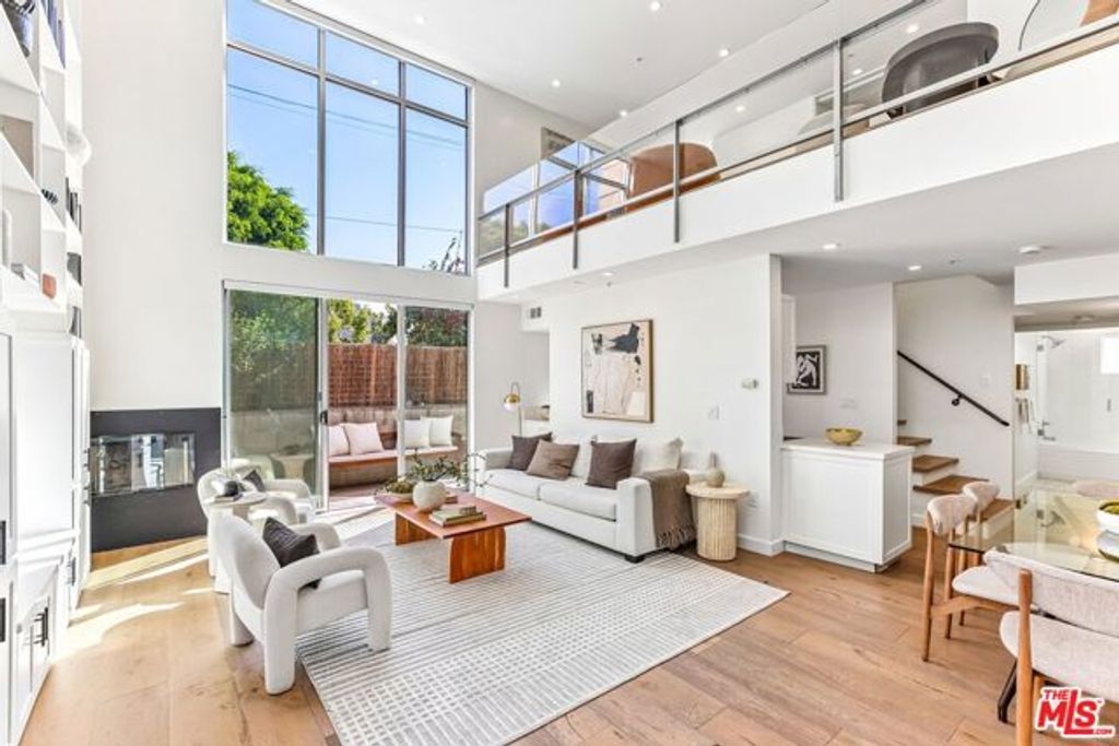 5806 Waring Avenue 7, Los Angeles, CA 90038