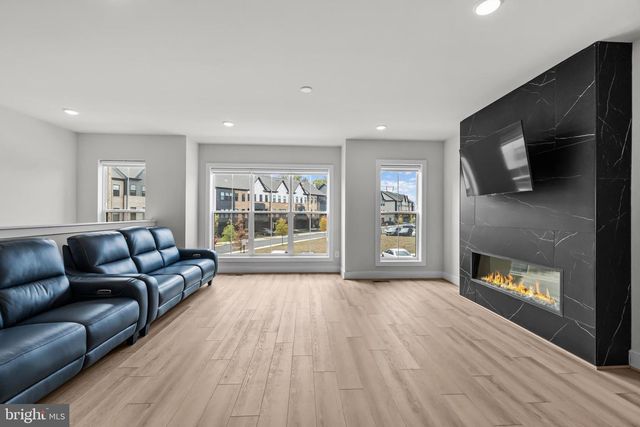 42116 WALTZ TER, Ashburn, VA 20148