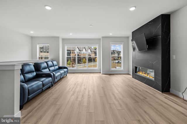 42116 WALTZ TER, Ashburn, VA 20148