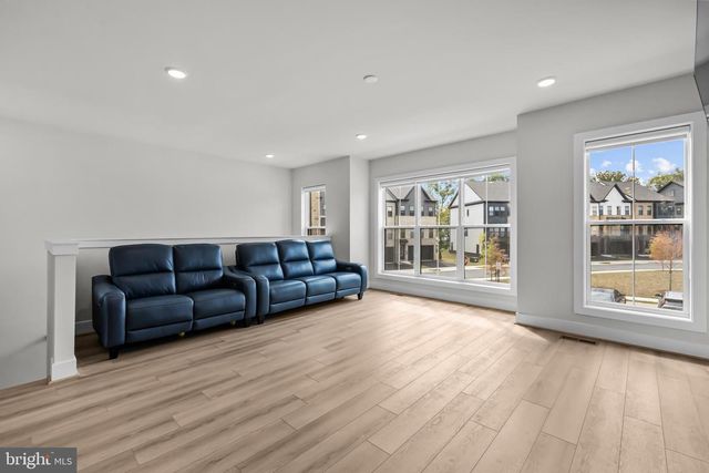 42116 WALTZ TER, Ashburn, VA 20148