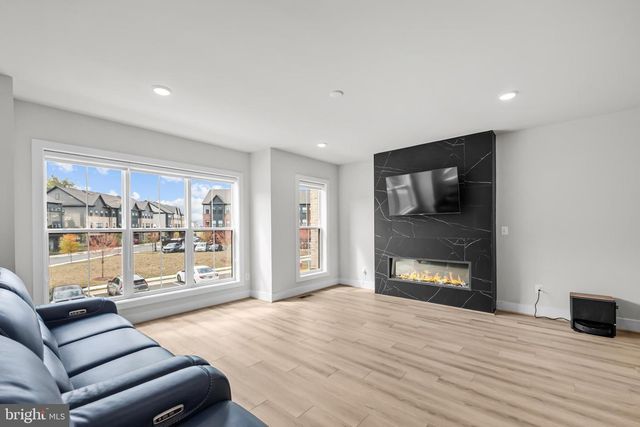 42116 WALTZ TER, Ashburn, VA 20148