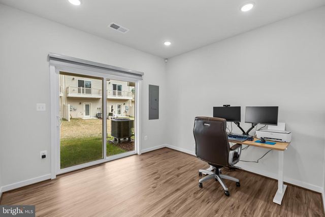 42116 WALTZ TER, Ashburn, VA 20148