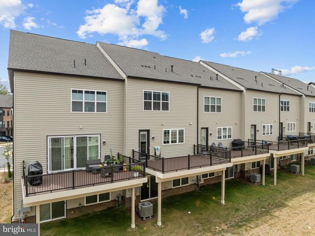 42116 WALTZ TER, Ashburn, VA 20148