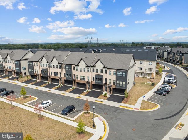 42116 WALTZ TER, Ashburn, VA 20148
