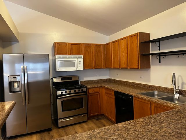 1121 Symphony Drive, Aurora, IL 60504