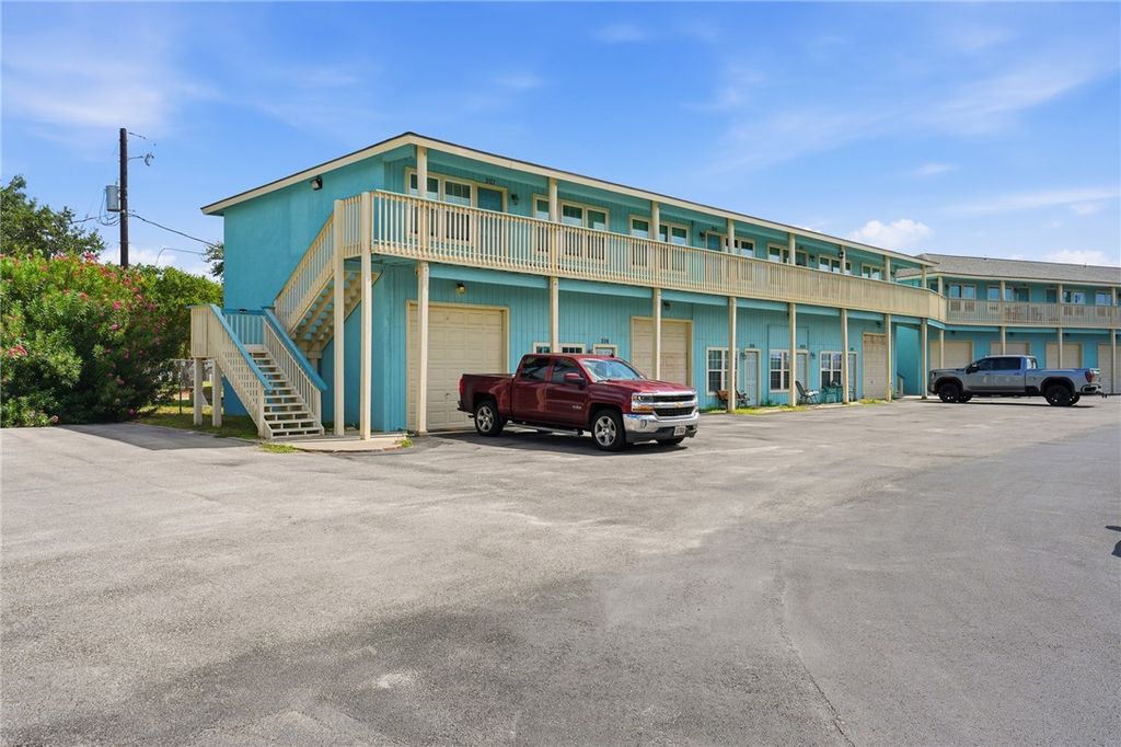 1809 Hillcrest Dr 205, Rockport, TX 78382 — photo 3