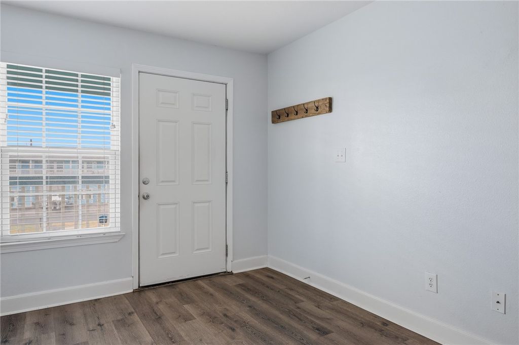 1809 Hillcrest Dr 205, Rockport, TX 78382 — photo 5