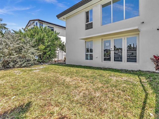 11900 N Bayshore Dr 207, North Miami, FL 33181