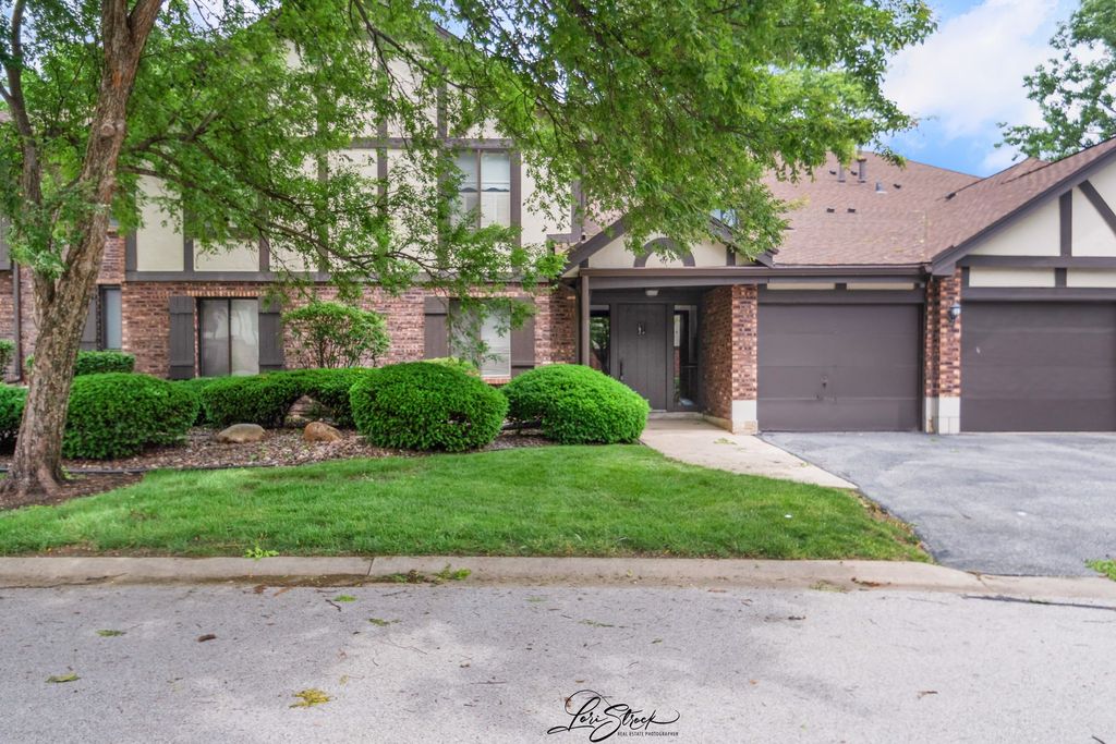 Image 1 of property listing at 8251 Mulberry Court 14B, Palos Hills, IL 60465