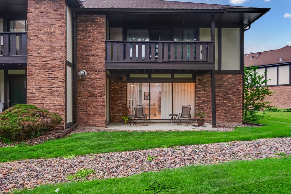 Image 17 of property listing at 8251 Mulberry Court 14B, Palos Hills, IL 60465