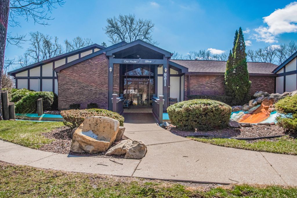 Image 20 of property listing at 8251 Mulberry Court 14B, Palos Hills, IL 60465