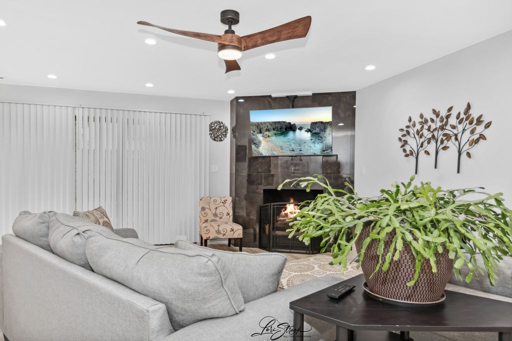 Image 3 of property listing at 8251 Mulberry Court 14B, Palos Hills, IL 60465