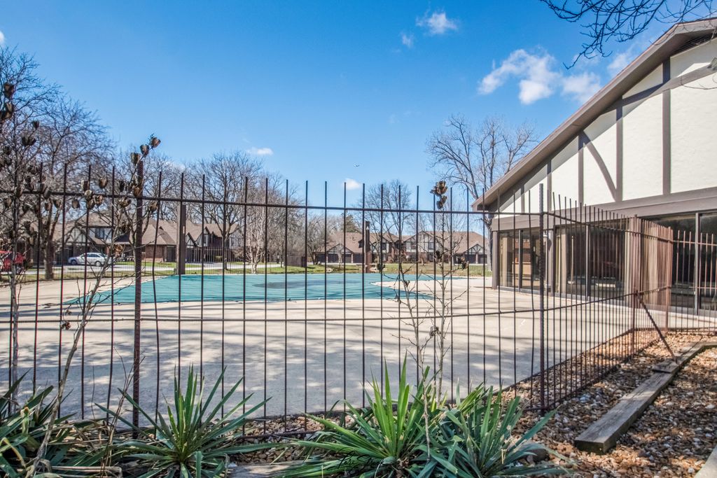 Image 22 of property listing at 8251 Mulberry Court 14B, Palos Hills, IL 60465