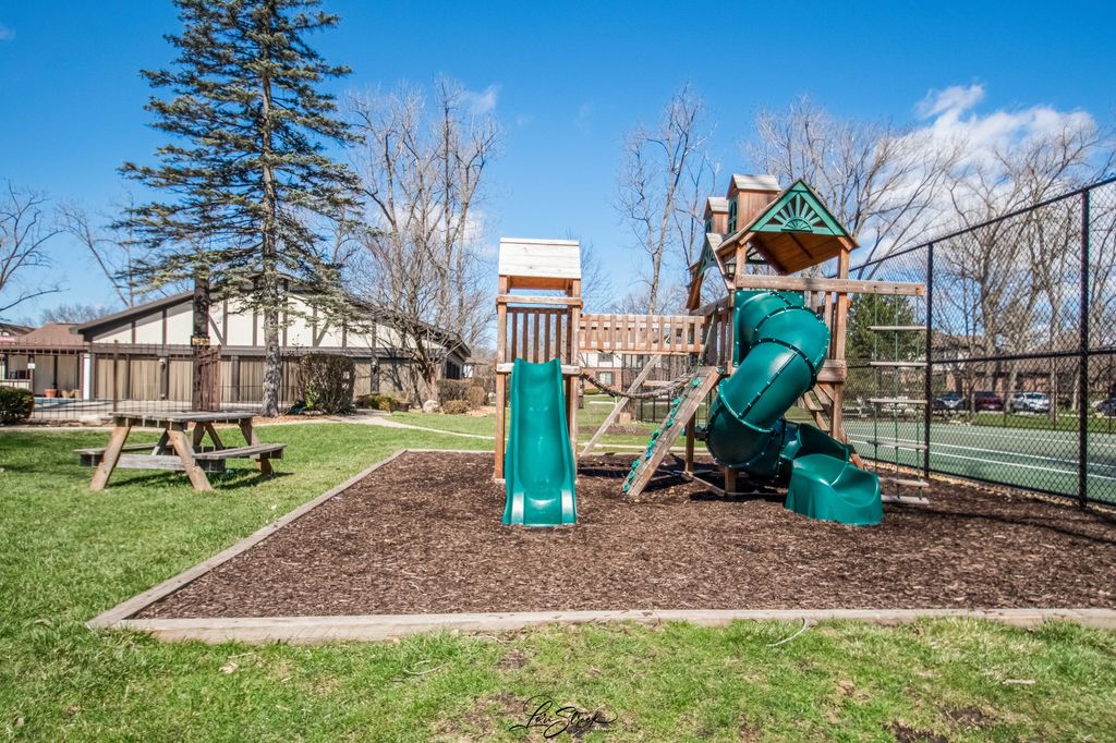 Image 24 of property listing at 8251 Mulberry Court 14B, Palos Hills, IL 60465