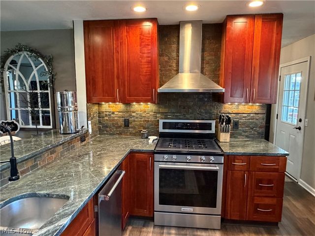 28575 Holly Drive, North Olmsted, OH 44070