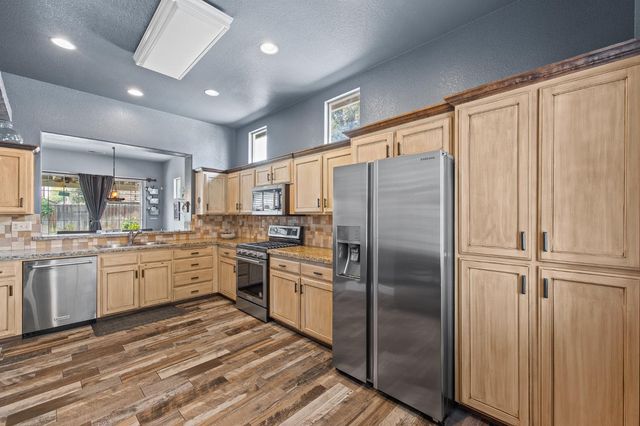 9383 N Dearing, Fresno, CA 93720