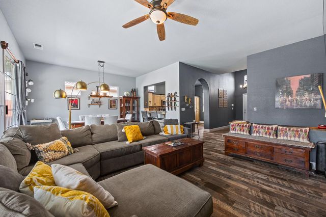 9383 N Dearing, Fresno, CA 93720