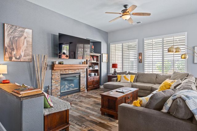 9383 N Dearing, Fresno, CA 93720