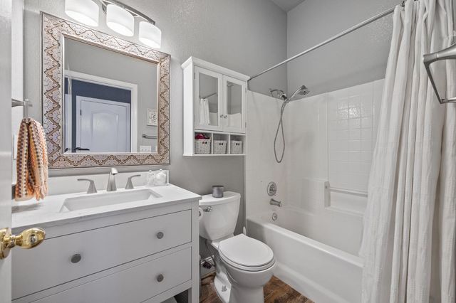 9383 N Dearing, Fresno, CA 93720