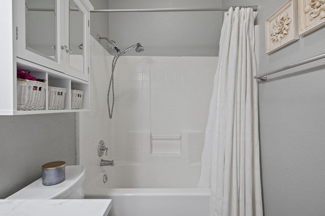 9383 N Dearing, Fresno, CA 93720