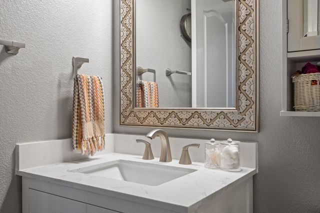 9383 N Dearing, Fresno, CA 93720