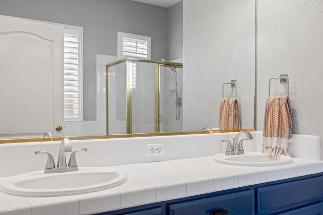 9383 N Dearing, Fresno, CA 93720